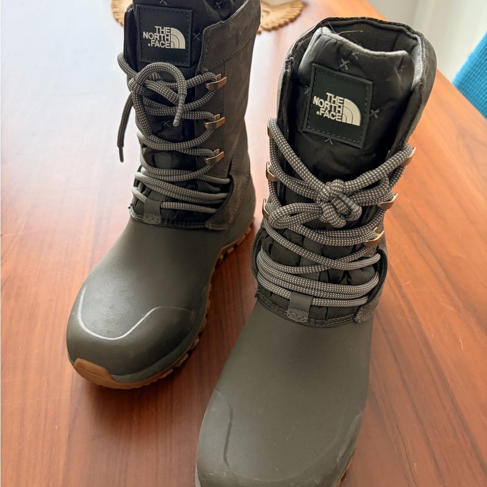 The North Face Women’s Yukiona Mid Boots Olive Green | New Taupe Green | 9.5